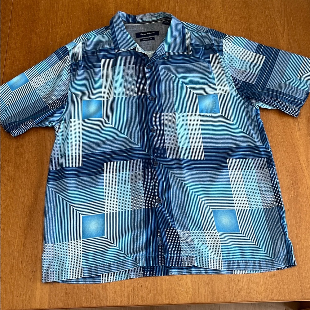 Tommy Bahama 100% Silk, Blue and White Geometric Patterned Men's Shirt, Sz L